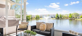 Isles Getaway, Lake front escape with screened in porch