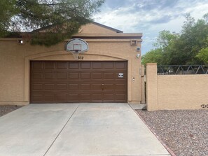 Exterior - Wonderful 3-bedroom house with AC in sunny Phoenix (Phoenix)