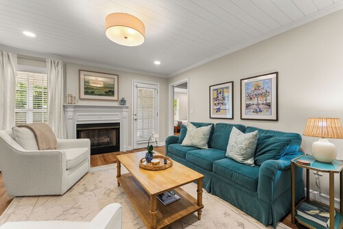 3BR/2BA Bluesbird Cottage • Fire Pit • Near DSU