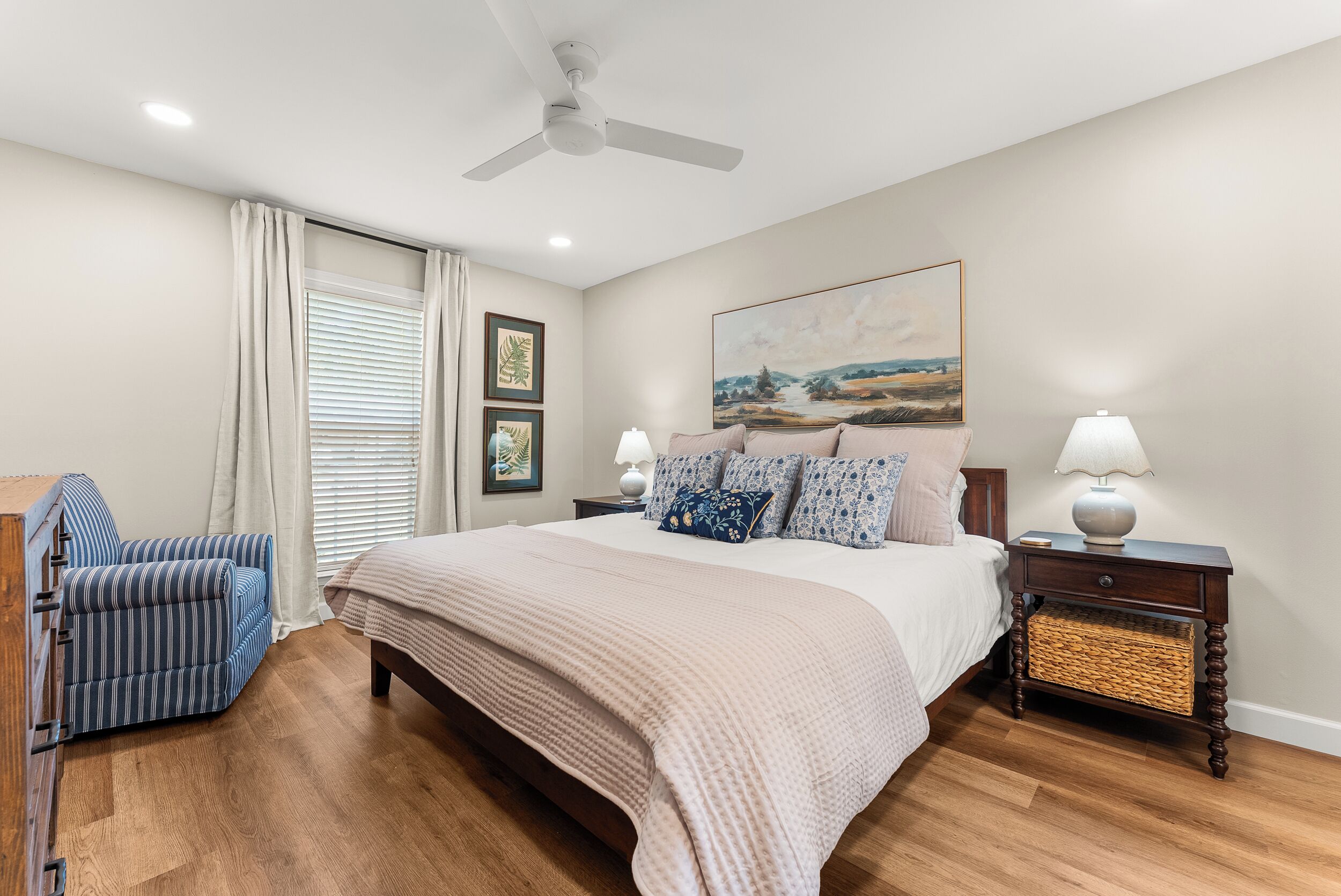 3 chambres, fer et planche à repasser, Wi-Fi gratuit, draps fournis