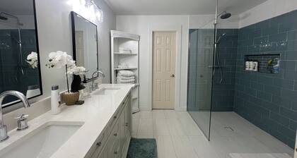 Vintage charm- Cozy comfort in a quiet setting-entire house