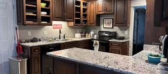 Vintage charm- Cozy comfort in a quiet setting-entire house