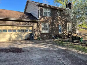 Exterior - Vintage charm- Cozy comfort in a quiet setting (Clarksville)