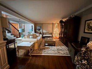 Living area - Vintage charm- Cozy comfort in a quiet setting (Clarksville)