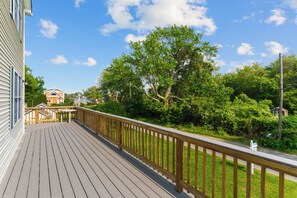 Terrace/patio - Sun, Sand & Space – Sleeps 12 - Walk to Beach - Linens Included! (Narragansett)