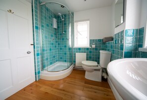 Shower, hair dryer - Little Penrose Cottage is a spacious and characterful home set in mature gardens (Bude)