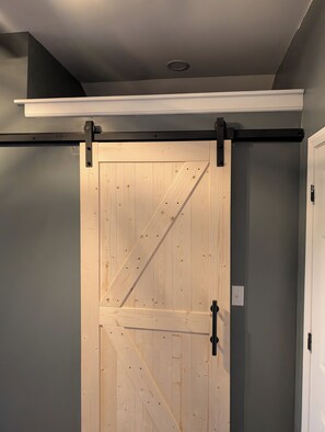 Interior - This memorable cozy 2-bedroom Genesis Get Away house is a Peaceful Escape. (Evergreen)