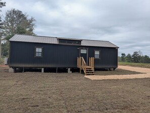 Exterior - This memorable cozy 2-bedroom Genesis Get Away house is a Peaceful Escape. (Evergreen)