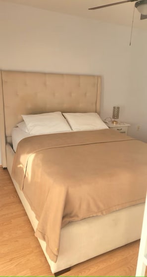 1 bedroom, WiFi, bed sheets - Cozy bedroom with a little kitchen (Spring Hill)