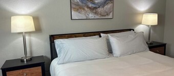 Lovely stay by the Braves / 2bd 2bth with private access gate to Braves Stadium