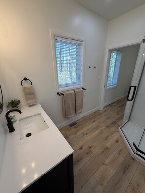 Hair dryer, soap, toilet paper - Brand New 2026 Country Cottage ! (Wiarton)