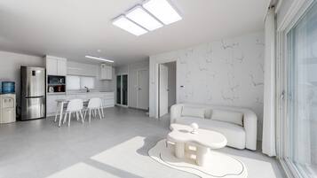 Basic Room, 2 Bedrooms (B (No pets allowed)) | 2 bedrooms, free WiFi