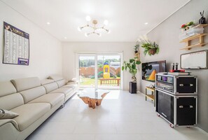 Basic Room, 3 Bedrooms (Private house) | 3 bedrooms, WiFi (free) - Gangneung Ujin Pool Villa (Gangneung)