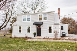 Exterior - Cozy 2-bedroom house in charming Jonestown, 20 min from Hershey (Jonestown)