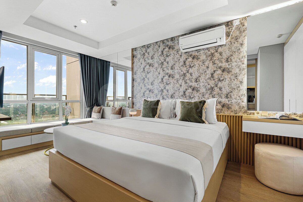 Apartment, 1 Bedroom, City View | Desk, laptop workspace, iron/ironing board, free WiFi