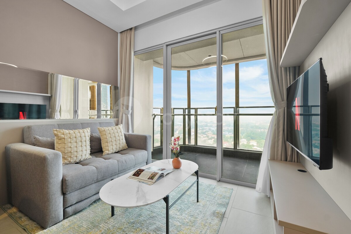 Apartment, 2 Bedrooms, City View | Living area | 43-inch Smart TV with cable channels, Netflix, streaming services
