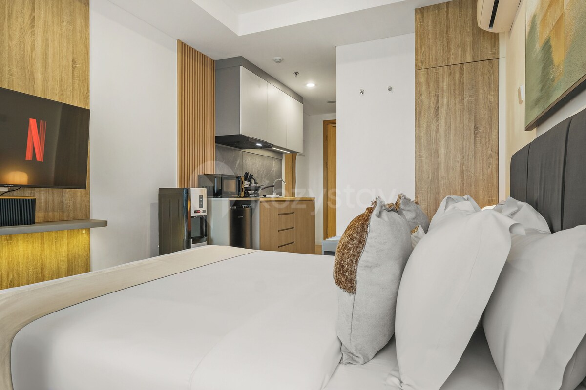 Apartment, 1 Bedroom, City View | Desk, laptop workspace, iron/ironing board, free WiFi