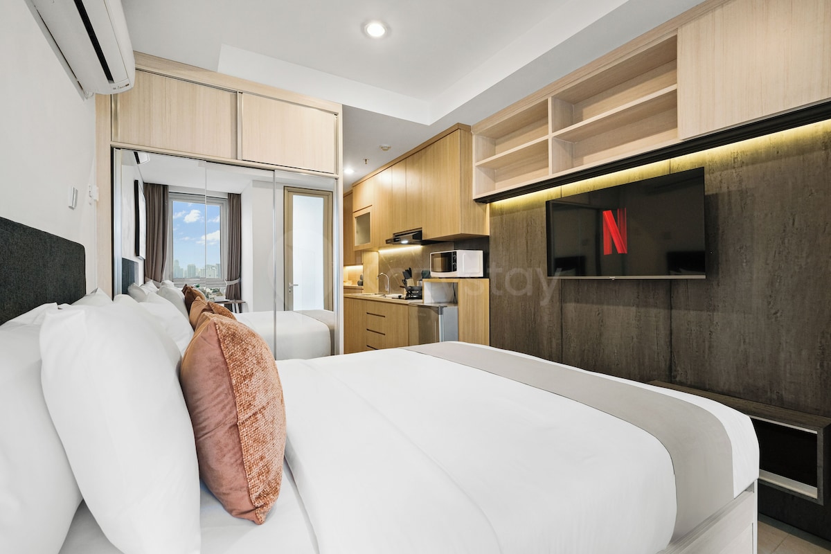 Apartment, 1 Bedroom, City View | Desk, laptop workspace, iron/ironing board, free WiFi