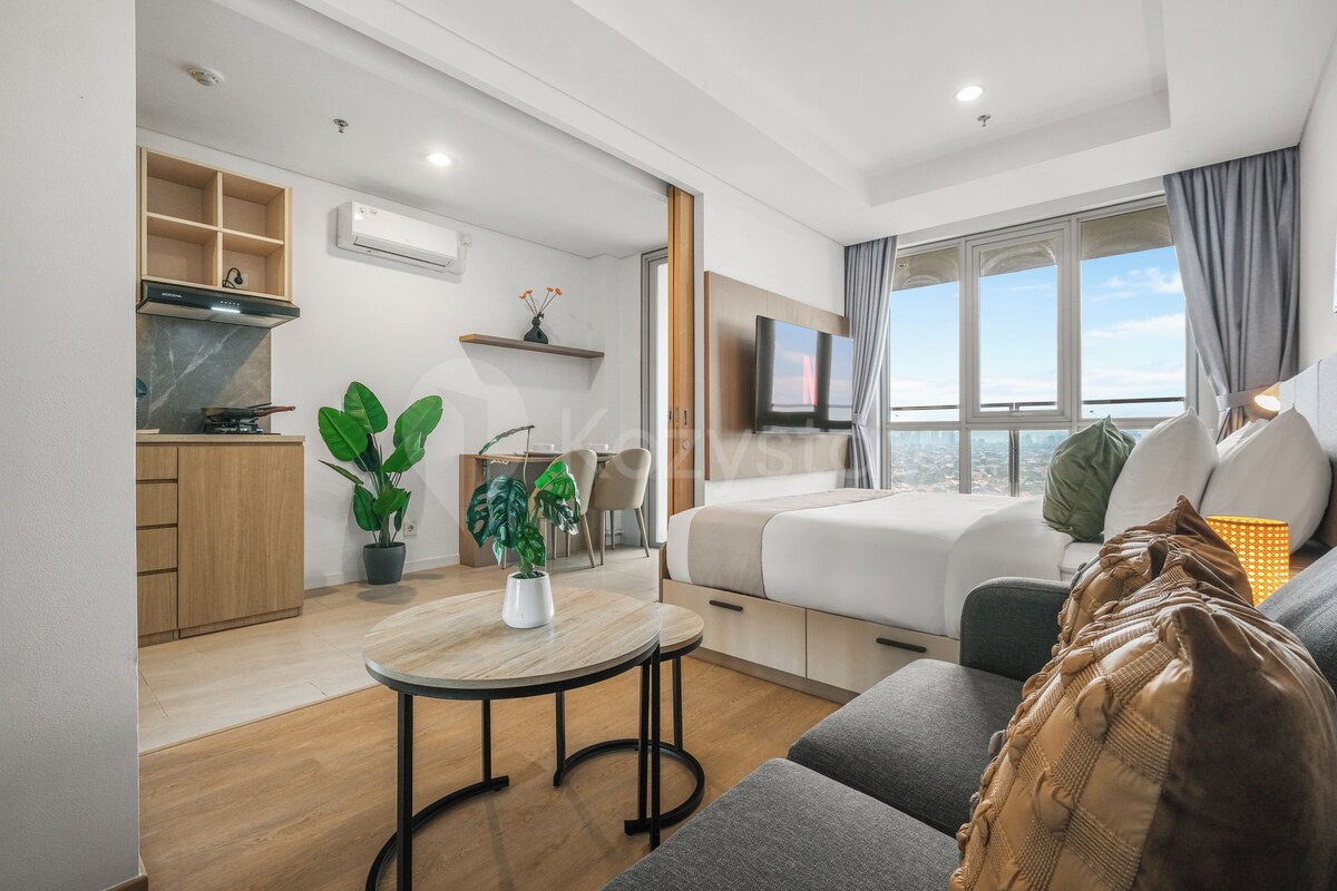 Apartment, 1 Bedroom, City View | Living area | 43-inch Smart TV with cable channels, Netflix, streaming services