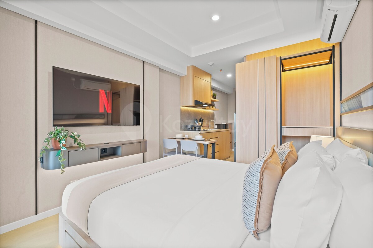 Apartment, 1 Bedroom, City View | Desk, laptop workspace, iron/ironing board, free WiFi