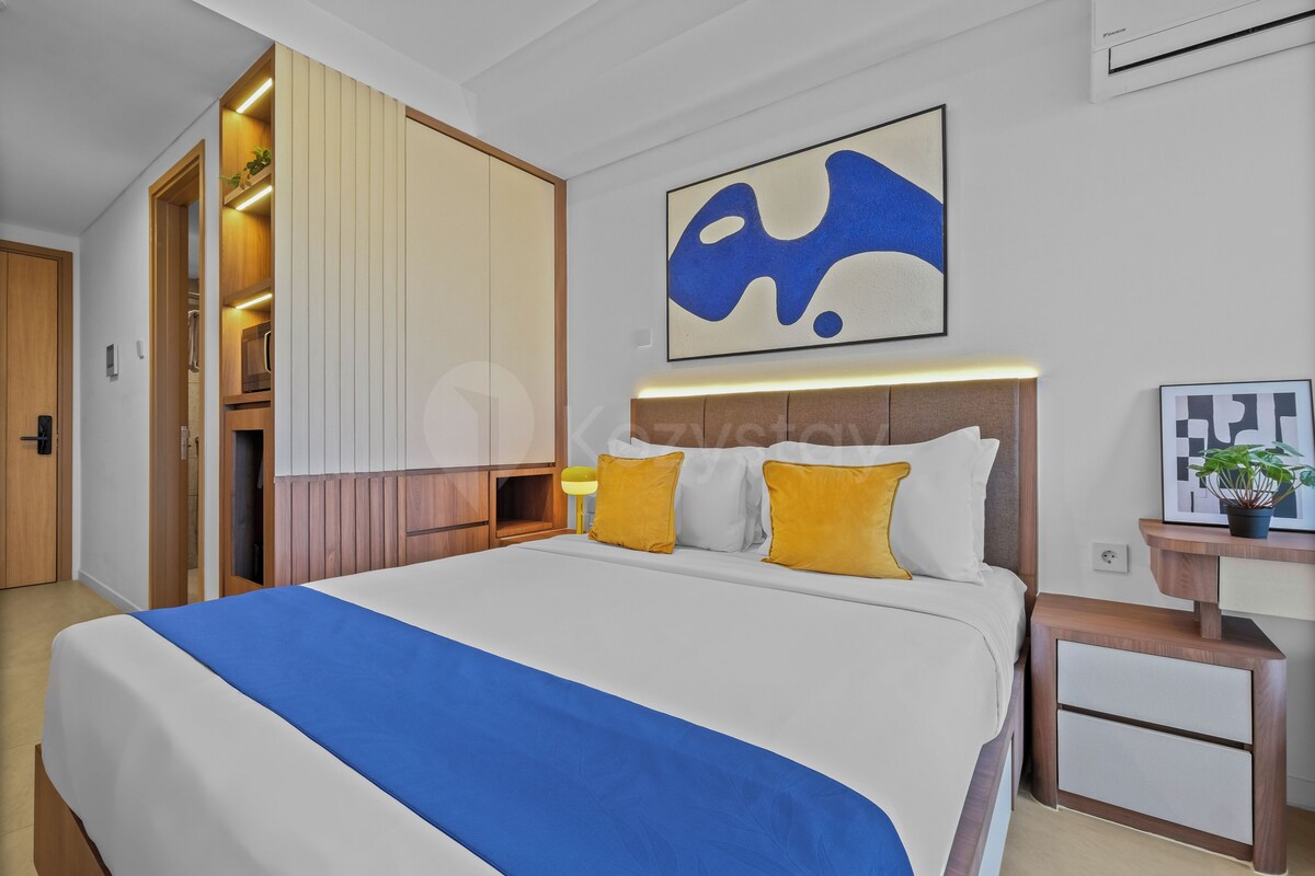 Apartment, 1 Bedroom, City View | Desk, laptop workspace, iron/ironing board, free WiFi