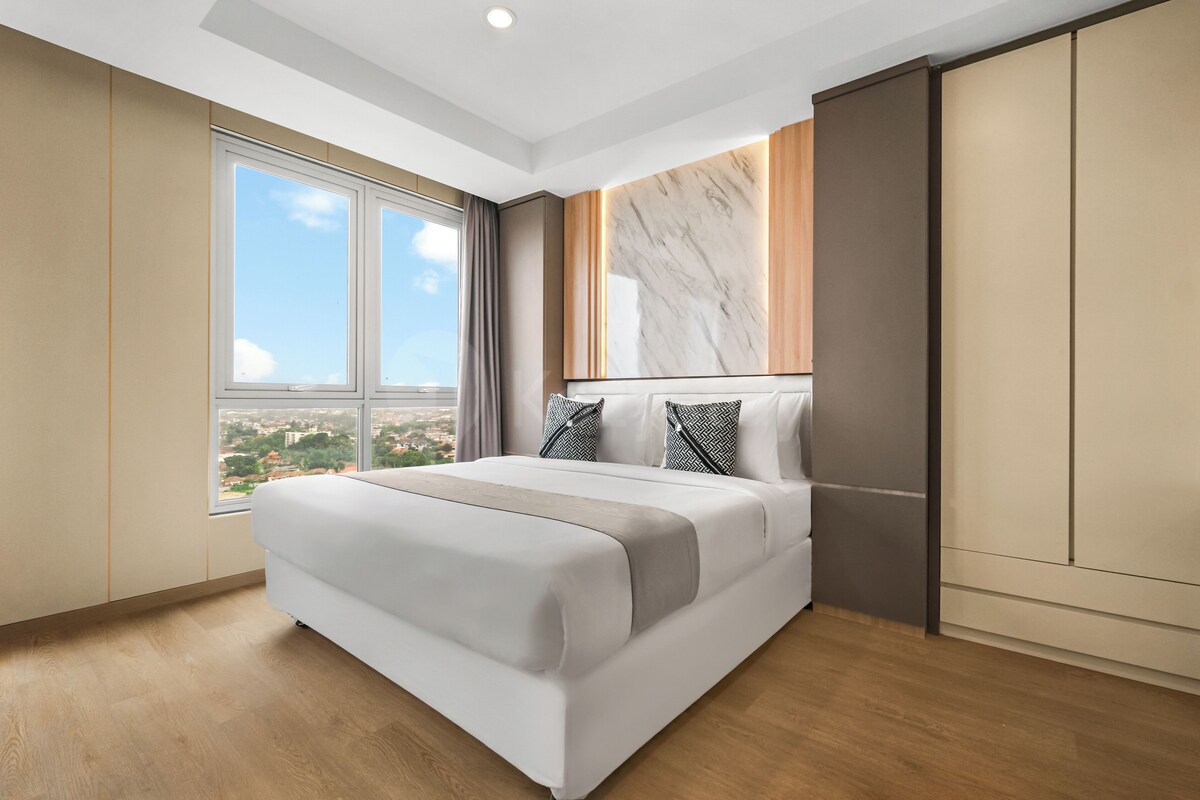 Apartment, 1 Bedroom, City View | Desk, laptop workspace, iron/ironing board, free WiFi