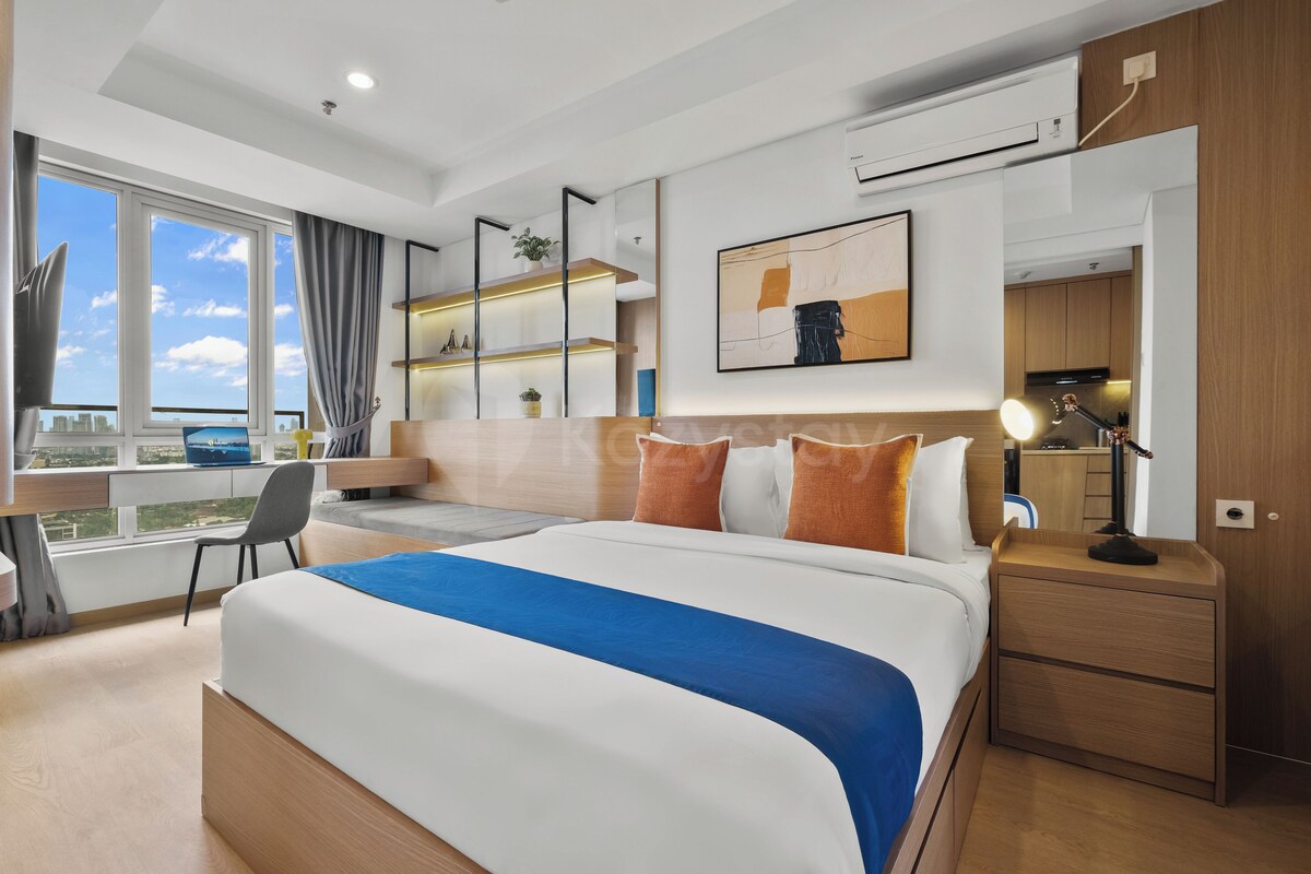 Apartment, 1 Bedroom, City View | Desk, laptop workspace, iron/ironing board, free WiFi