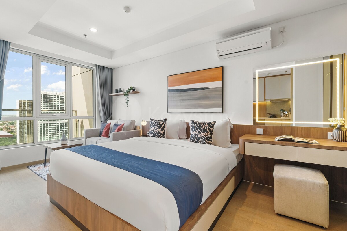 Apartment, 1 Bedroom, City View | Desk, laptop workspace, iron/ironing board, free WiFi