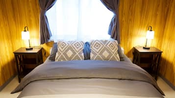 Apartment | Blackout drapes, free WiFi