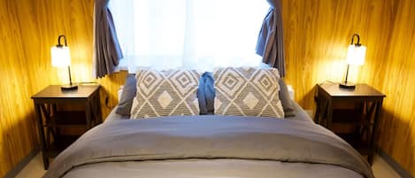 Apartment | Blackout drapes, free WiFi