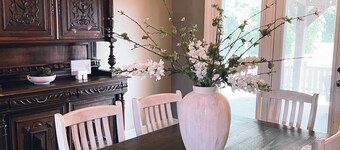 Rooted Rest Retreat ~ 3-br, fully furnished house right next to Dodson Farm