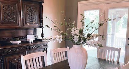 Rooted Rest Retreat ~ 3-br, fully furnished house right next to Dodson Farm