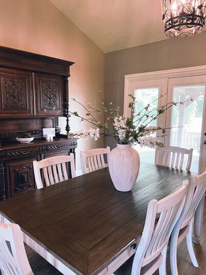 Rooted Rest Retreat ~ 3-br, fully furnished house right next to Dodson Farm