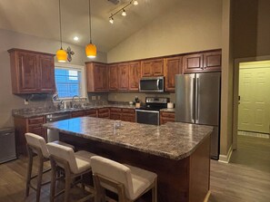 Private kitchen - Rooted Rest Retreat ~ 3-br, fully furnished house right next to Dodson Farm (Starkville)