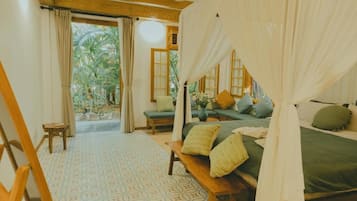 Family Room, Patio, Courtyard View | Free WiFi