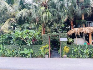 Khuôn viên nơi lưu trú