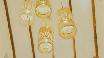 Villa familiar, patio, vista al jardín | Interior