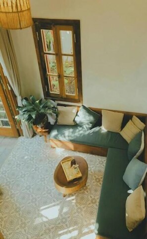 Living area - The Wooden Gate (Hoa Lư)