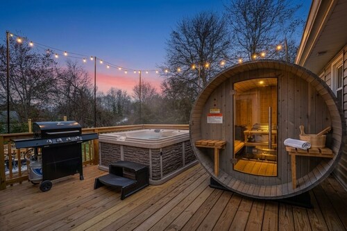 The Vega Haven Retreat w/ Hot Tub, Sauna + Game Room - Sleeps 12