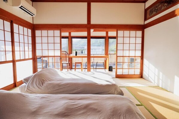 Vila, sacada, vista para o mar