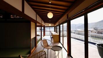 Vila, sacada, vista para o mar | Parte interna