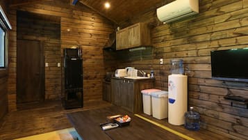 Casa rural bàsica, 2 dormitoris, fumadors, vistes al jardí (Cottage 4 - 2 Room Cottage with Loft) | Interior