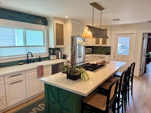 Private kitchen - Designer Craftsman Near Stadium (Los Angeles)