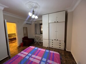 2 bedrooms, Internet - Perfect 4-bedroom apartment with AC in nice Cairo Governorate (Cairo Governorate)