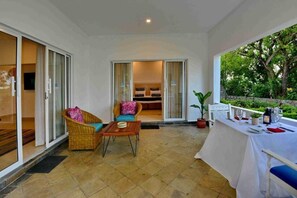 Outdoor dining - Mnarani Beach Club (Kilifi)