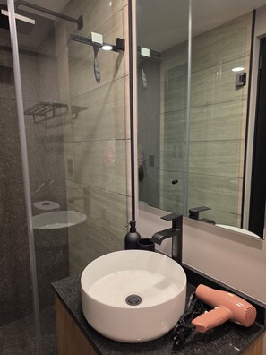 Hair dryer, towels, soap, toilet paper - View of the monument, + terrace, + gym, and co-working (Ciudad de México)