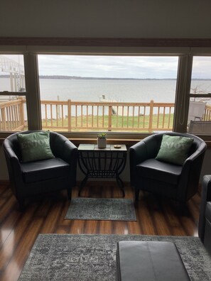 Smart TV, fireplace, video games, stereo
