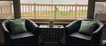 Cozy 2-bedroom cottage on Lake Bemidji with AC