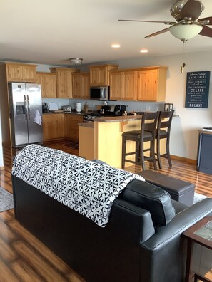Interior - Cozy 2-bedroom cottage on Lake Bemidji with AC (Bemidji)