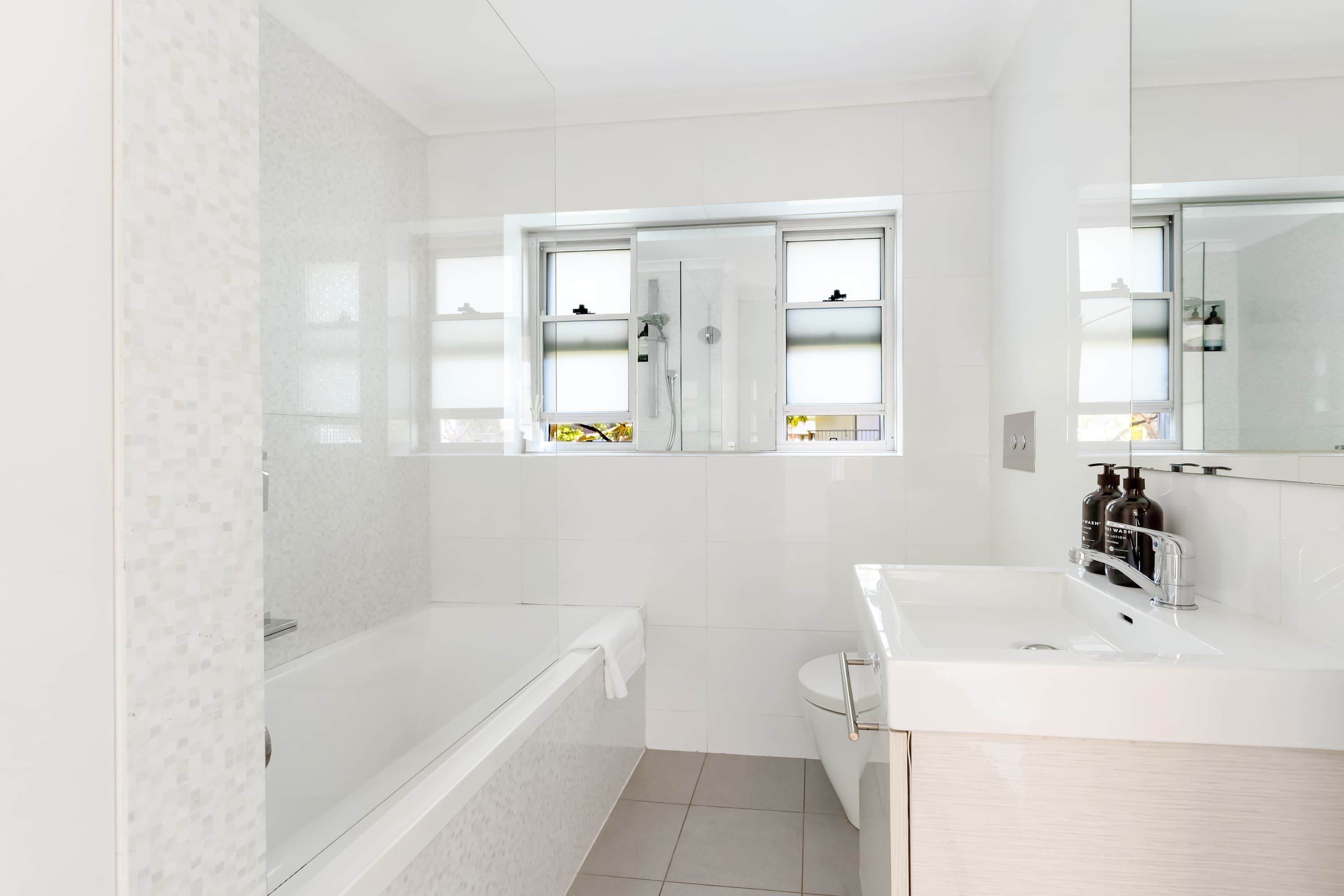 Dusche, Haartrockner, Shampoo